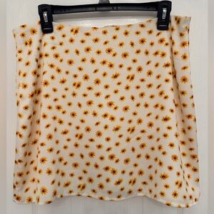 WeWoreWhat White Floral Sunflower Print Mini Skirt, Spring, Summer, Fall Size L